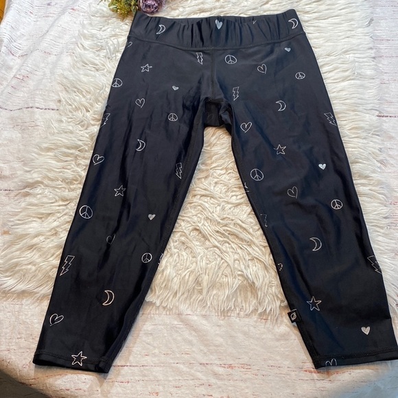 DONATING 9/1 Terez Patterned Black Capri Leggings sz L - Picture 1 of 8
